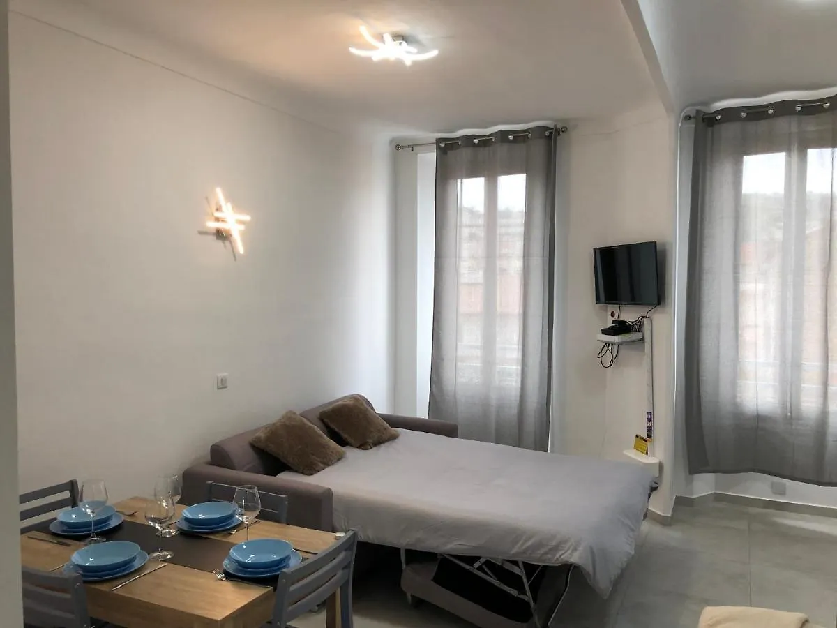 Perle Rare , 2 Pieces Traversant Au Coeur De Golfe-Juan Vallauris Apartment